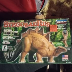3 unopened dinosaur model kits